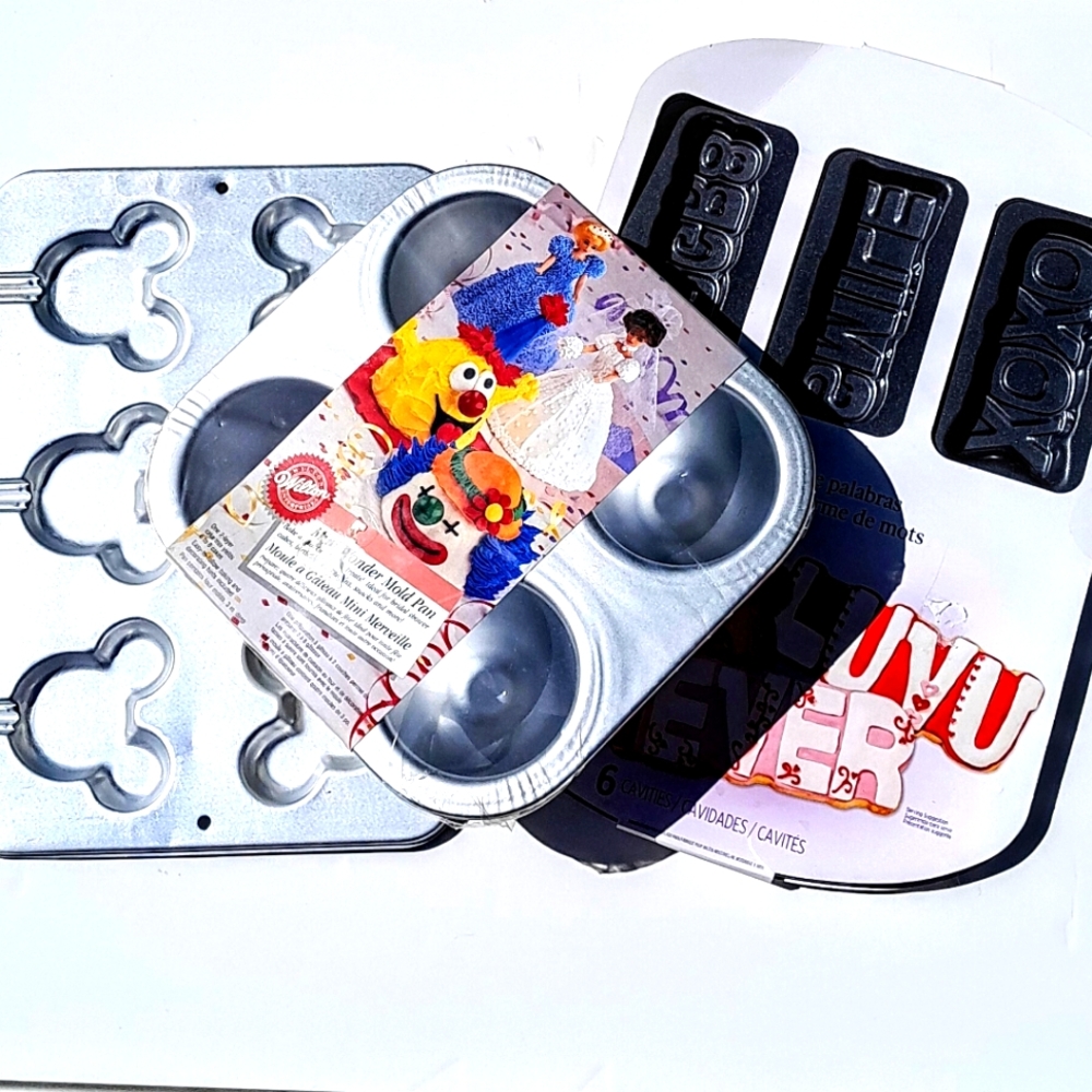 3- WILTON CAKE PANS